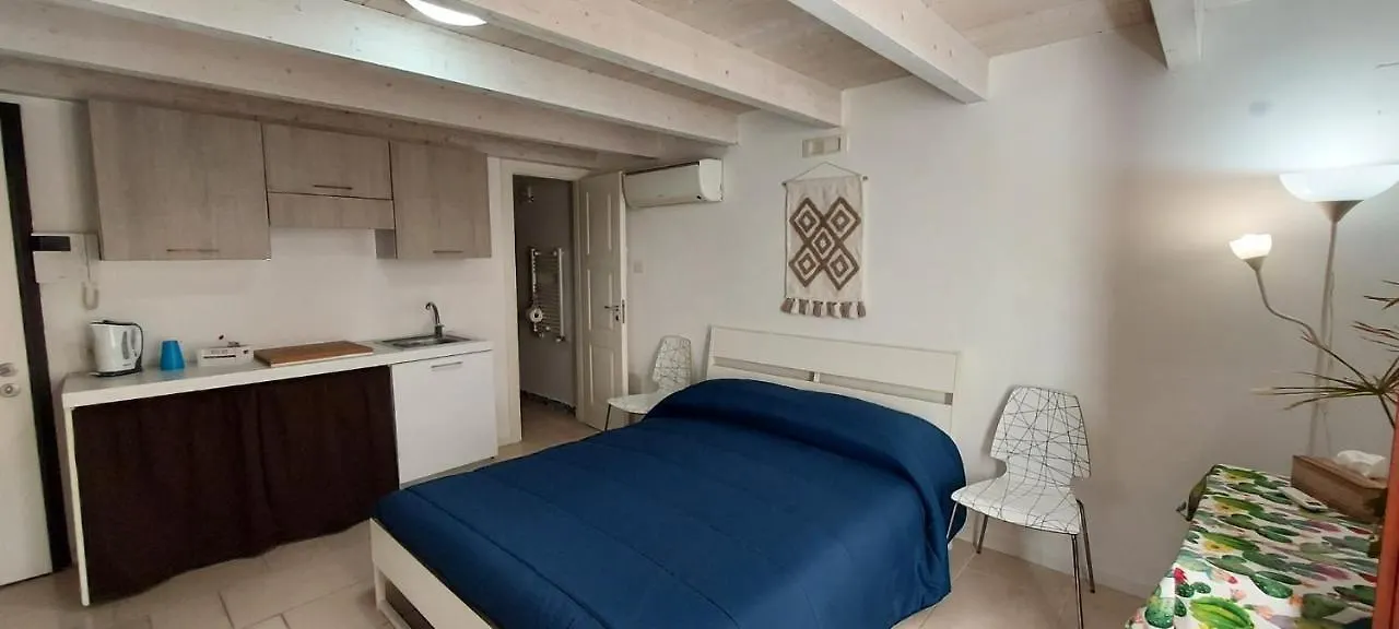 Palazzo San Rocco - Blue Room Bari 0*,  Italia